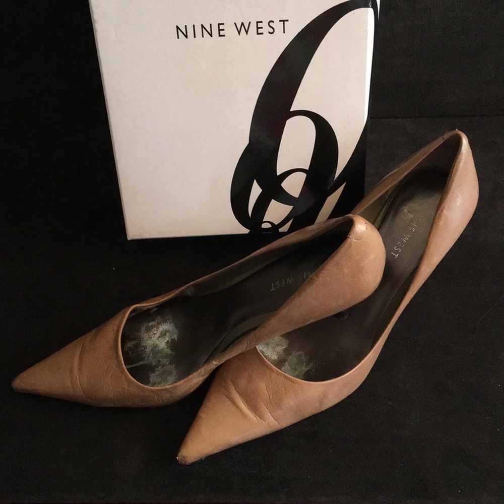 9 West low heel leather pump